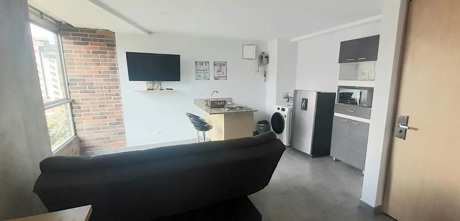 Cold Ac-Fast Wi-Fi-Great Location-Medellin Fun Apartment