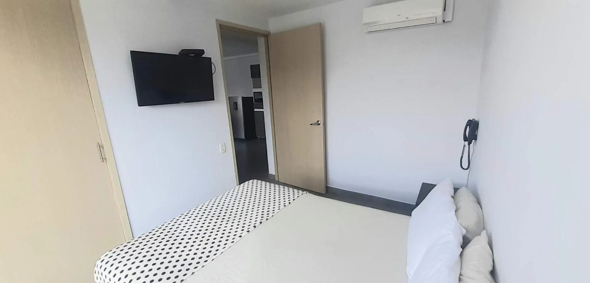 Cold Ac-Fast Wi-Fi-Great Location-Medellin Fun Apartment