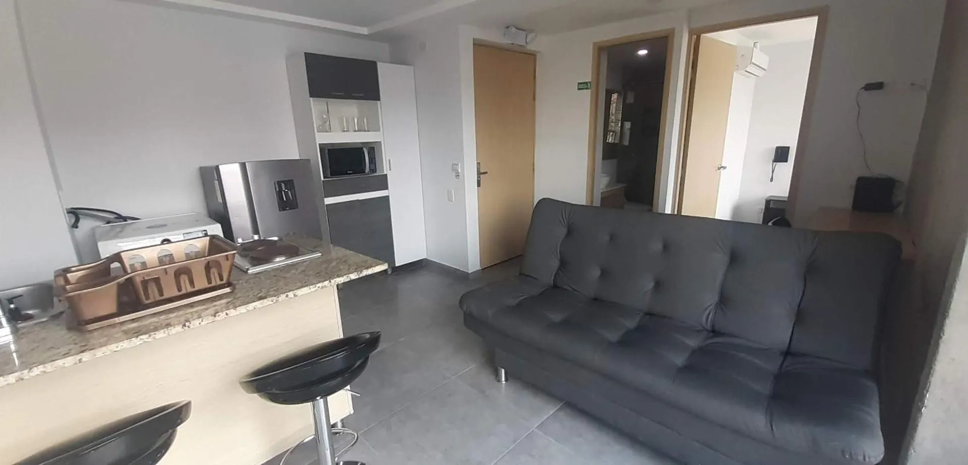 Cold Ac-Fast Wi-Fi-Great Location-Medellin Fun Apartment Medellin