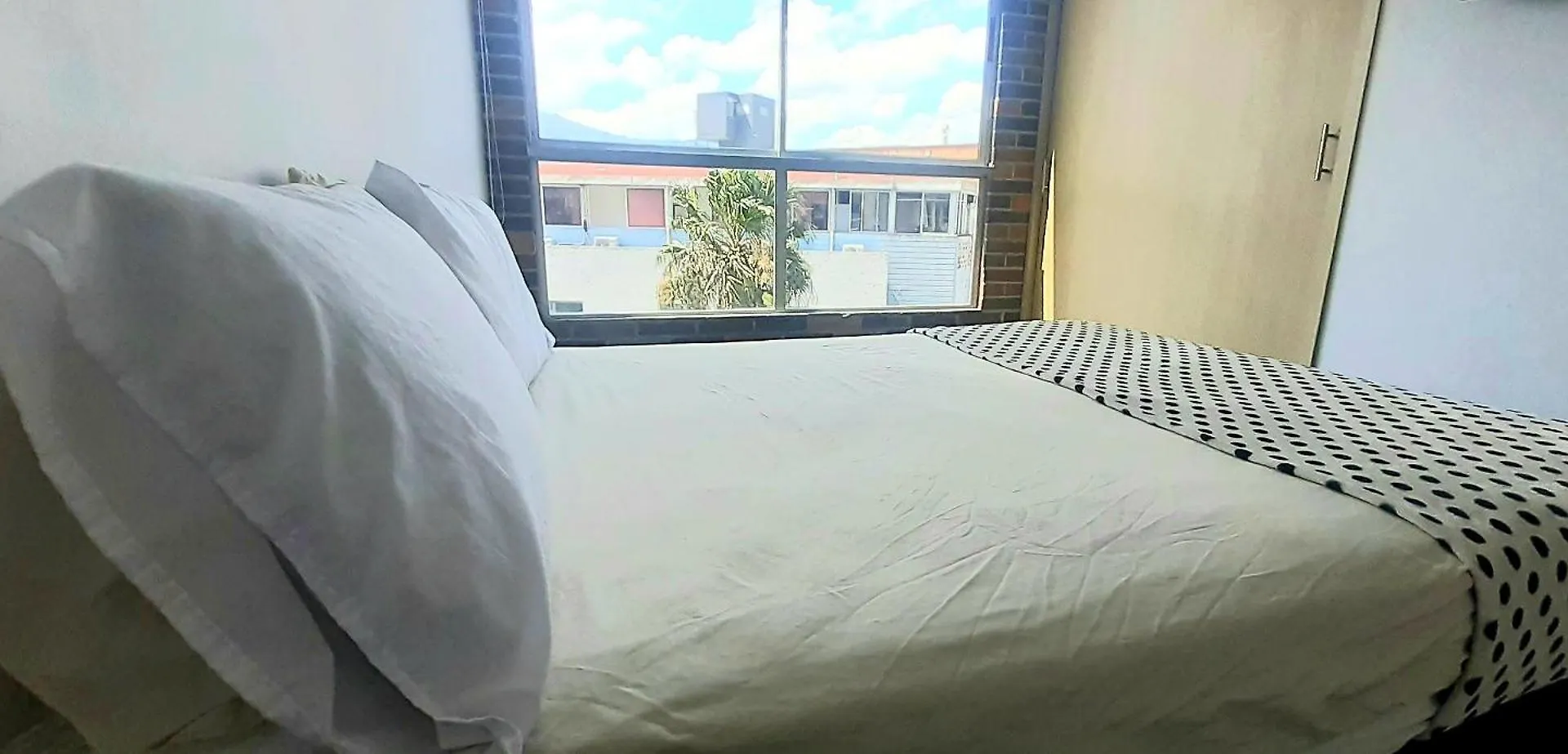 Cold Ac-Fast Wi-Fi-Great Location-Medellin Fun Apartment Colombia
