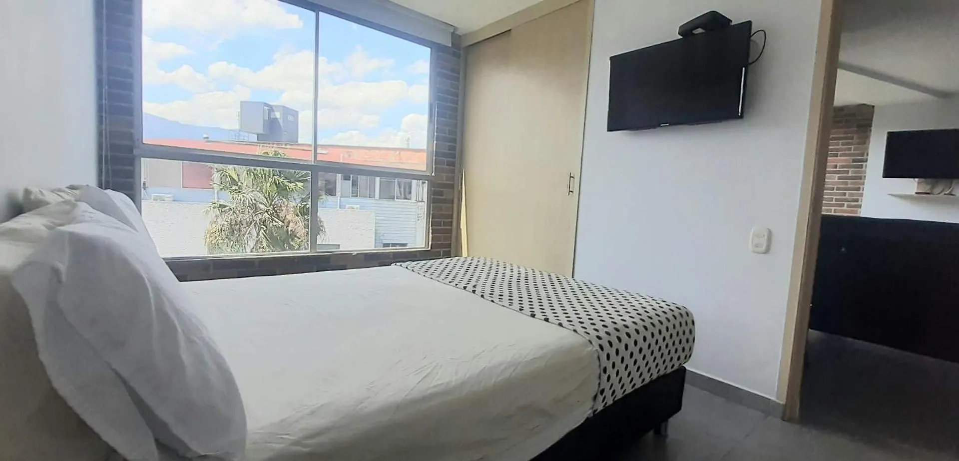 Cold Ac-Fast Wi-Fi-Great Location-Medellin Fun Apartment