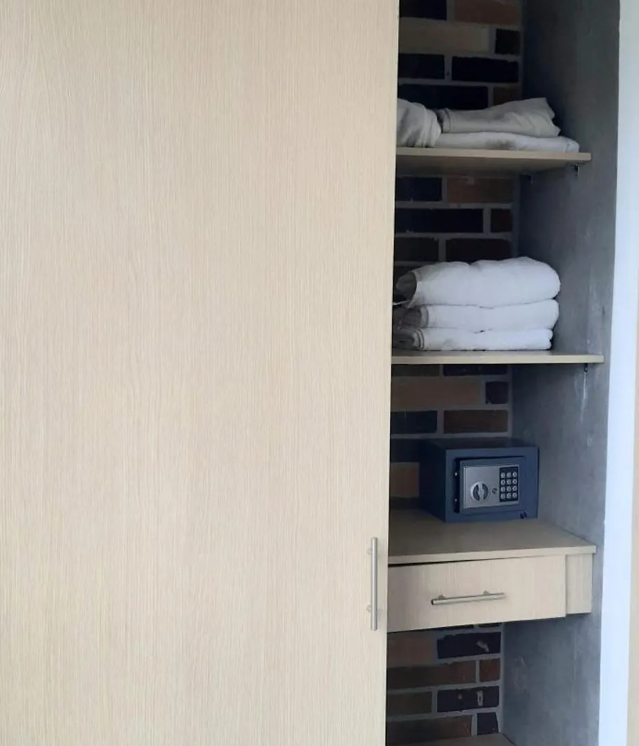 Cold Ac-Fast Wi-Fi-Great Location-Medellin Fun Apartment Colombia