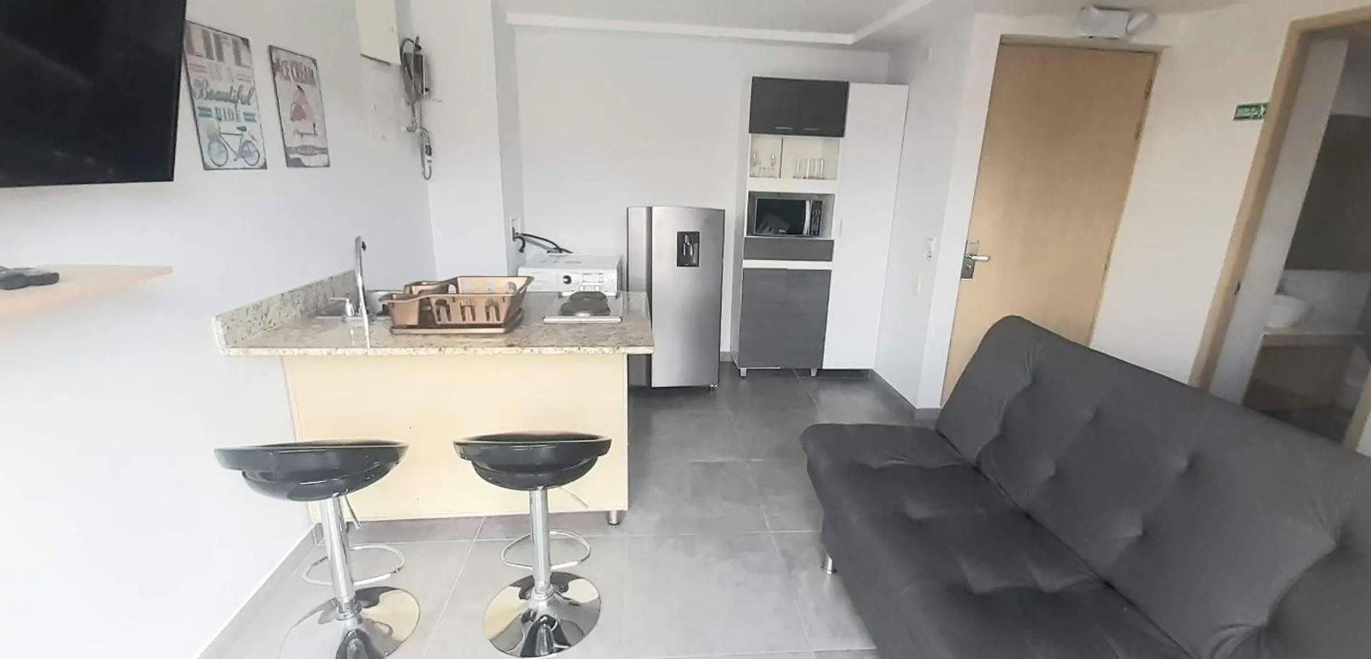 Cold Ac-Fast Wi-Fi-Great Location-Medellin Fun Apartment