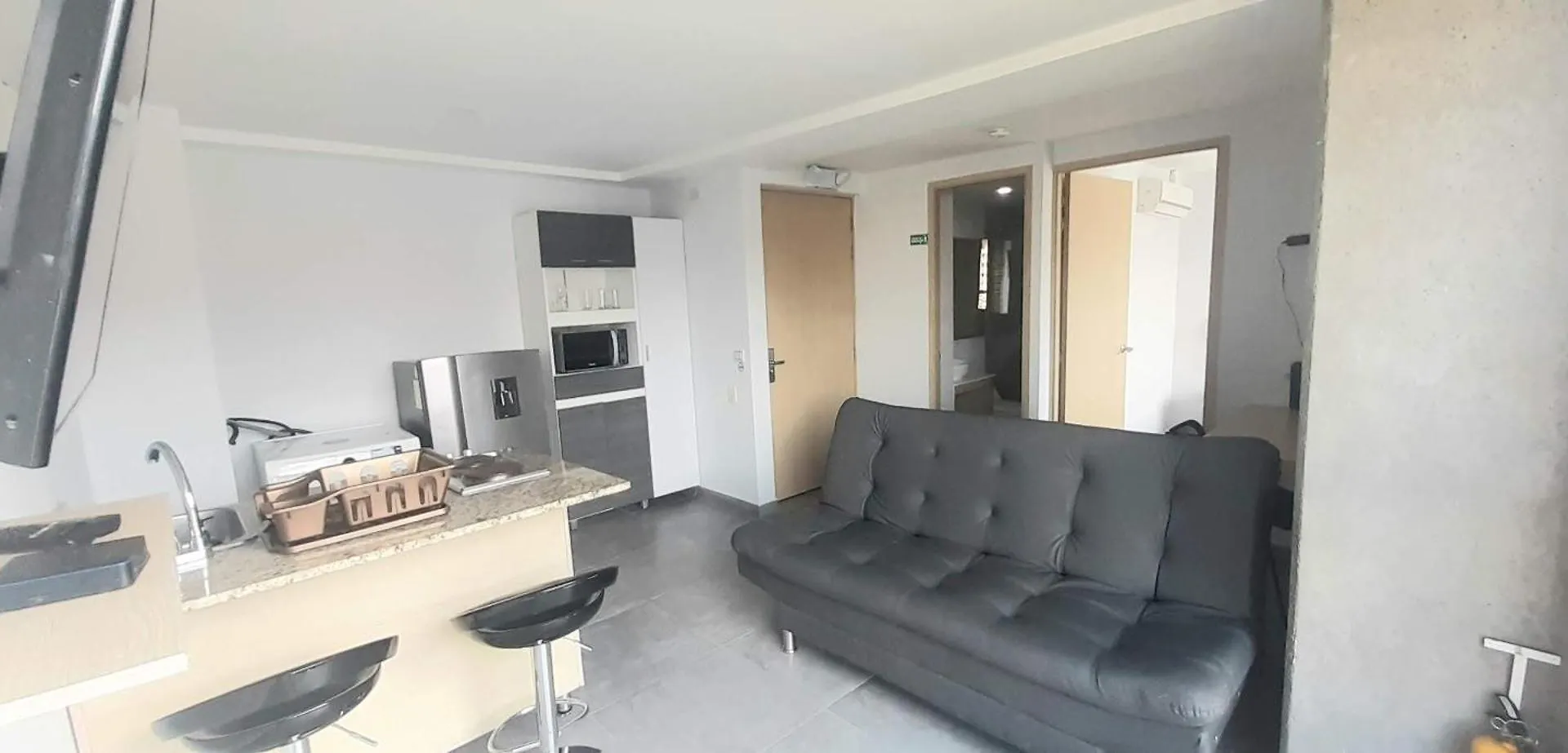 Cold Ac-Fast Wi-Fi-Great Location-Medellin Fun Apartment