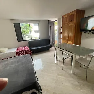 En Laureles Con Ascensor , Balcon Y Muy Bien Ubicado En Laureles , El Barrio Mas Cool Del Mundo Apartment